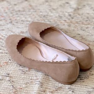 NWOT H&M Scalloped Beige Flats
